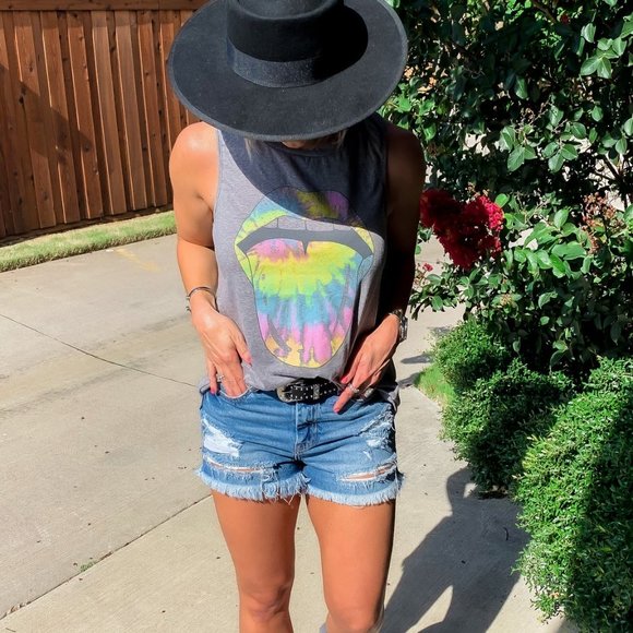 LOL Tie Dye Lips Graphic Tank - Size Small - Picture 4 of 4